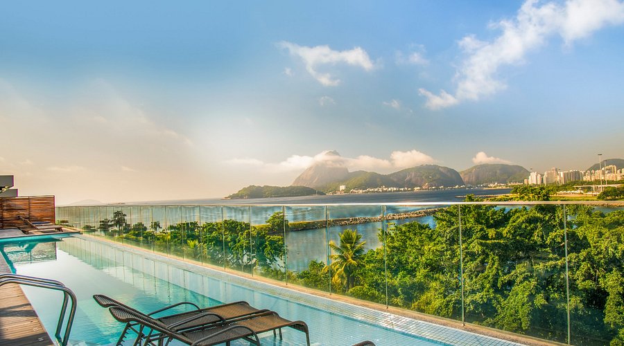 Piscina do Prodigy Hotel com vista para o Pão de Açúcar e Baía de Guanabara